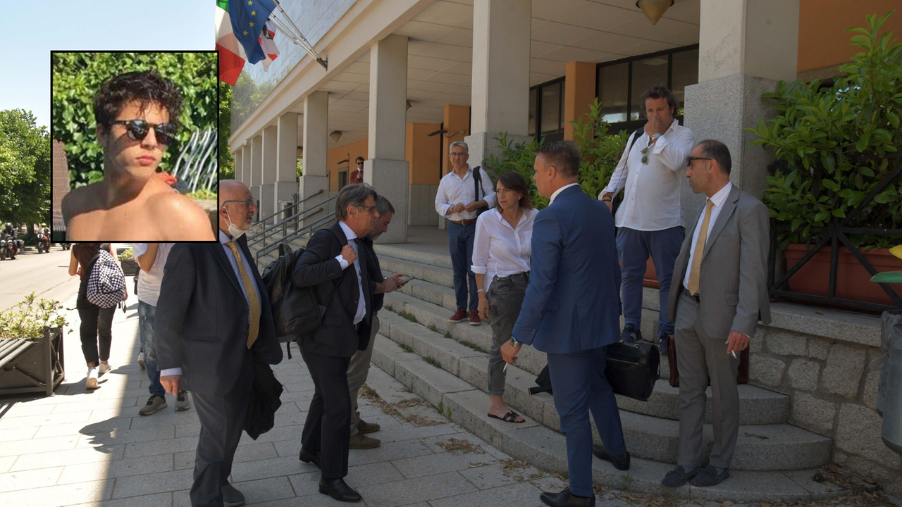 L’arrivo al tribunale di Tempio di una parte degli avvocati della difesa