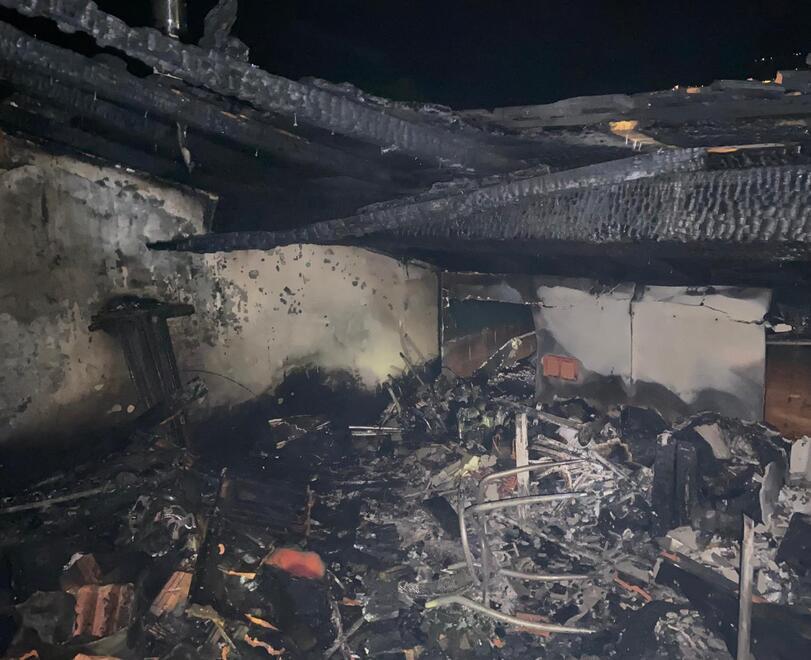 Massa, rogo nella notte in casa: evacuata una famiglia