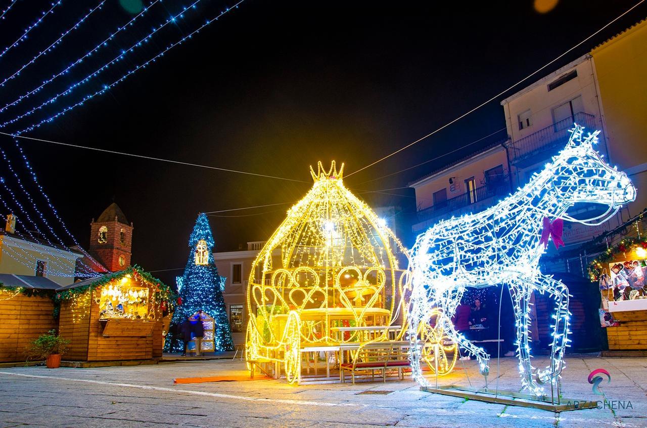 Mercatini, villaggi, piste di pattinaggio da vivere fra musica, enogastronomia e tradizione: gli appuntamenti di Natale nei centri dell’isola