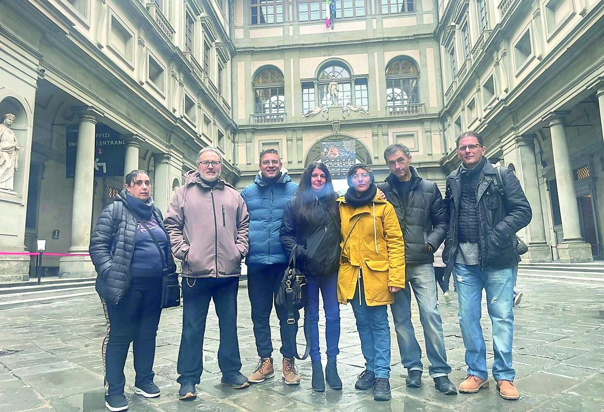 
	Lavoratori e sindacalisti nel piazzale degli Uffizi

