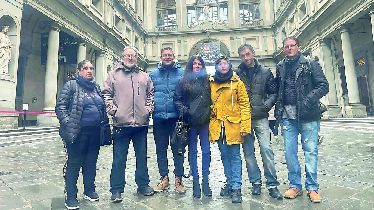 Lavoratori e sindacalisti nel piazzale degli Uffizi