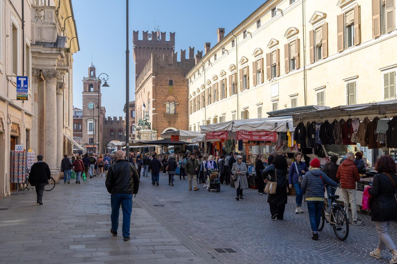 Mercato via da piazza Travaglio, il sindacato: «Usiamo il centro di Ferrara»