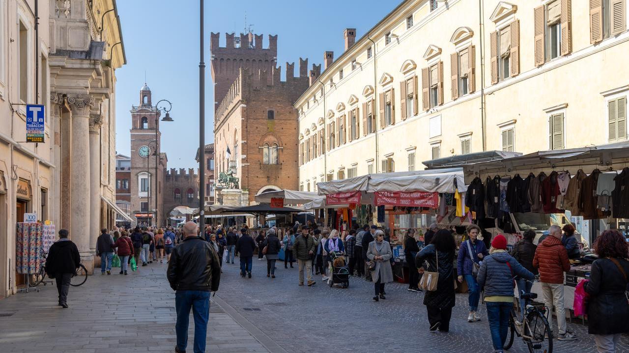 Mercato via da piazza Travaglio, il sindacato: «Usiamo il centro di Ferrara»