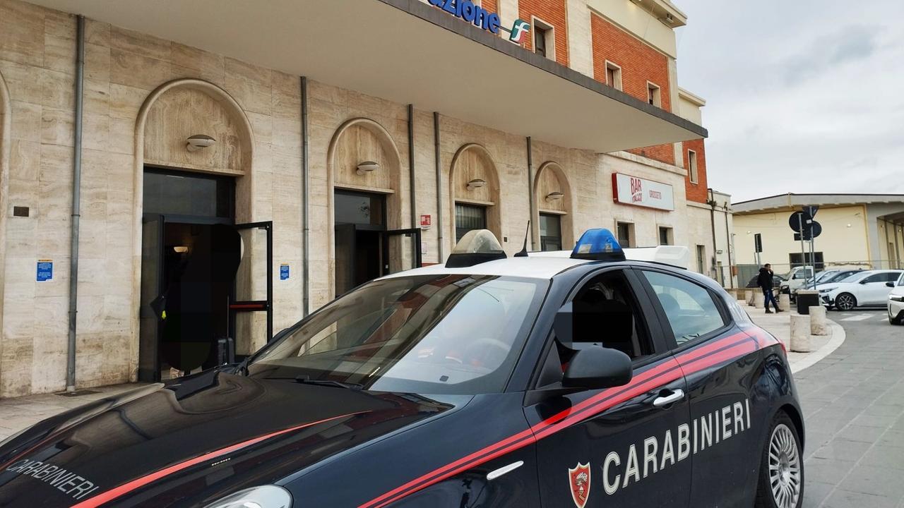 Mamma e sorellina scendono dal treno, bimba di 10 anni rimane sul vagone da sola. La grande paura e il lieto fine