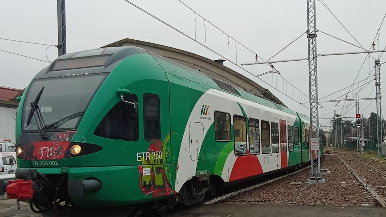 Un giorno di ordinaria odissea di un pendolare sul treno della Reggio-Ciano
