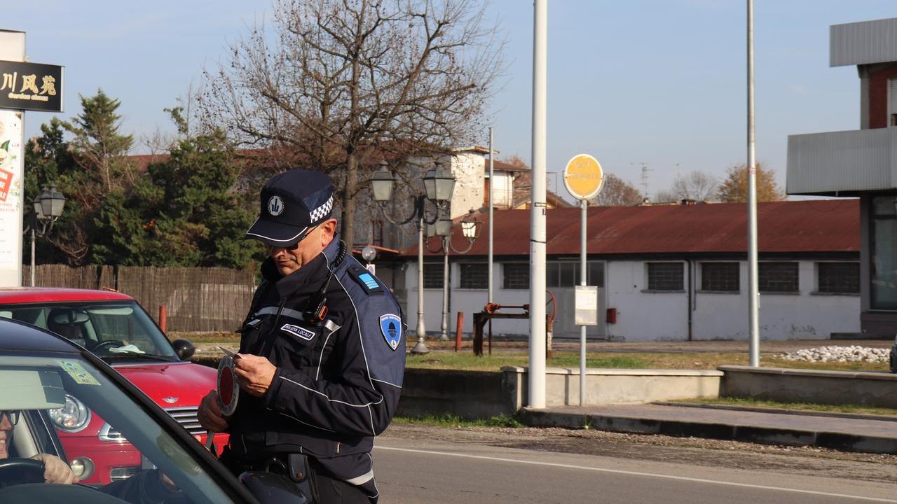 Reggio Emilia, la polizia locale ritira 11 patenti in un week end