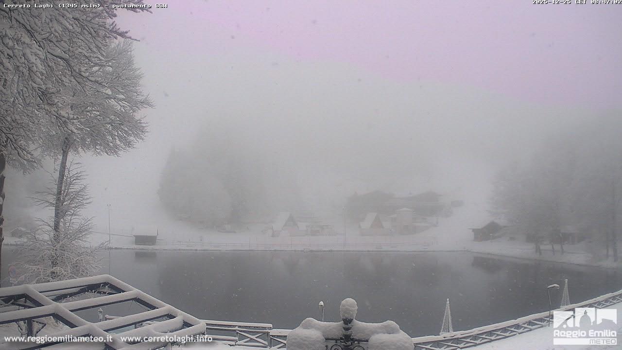 Maltempo, la neve è arrivata: dall’alto Crinale fino a Casina e alle colline il paesaggio è imbiancato a Natale