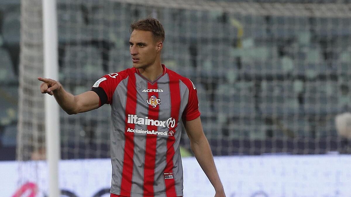 Manuel De Luca con la maglia della Cremonese (Foto Lega Serie B)