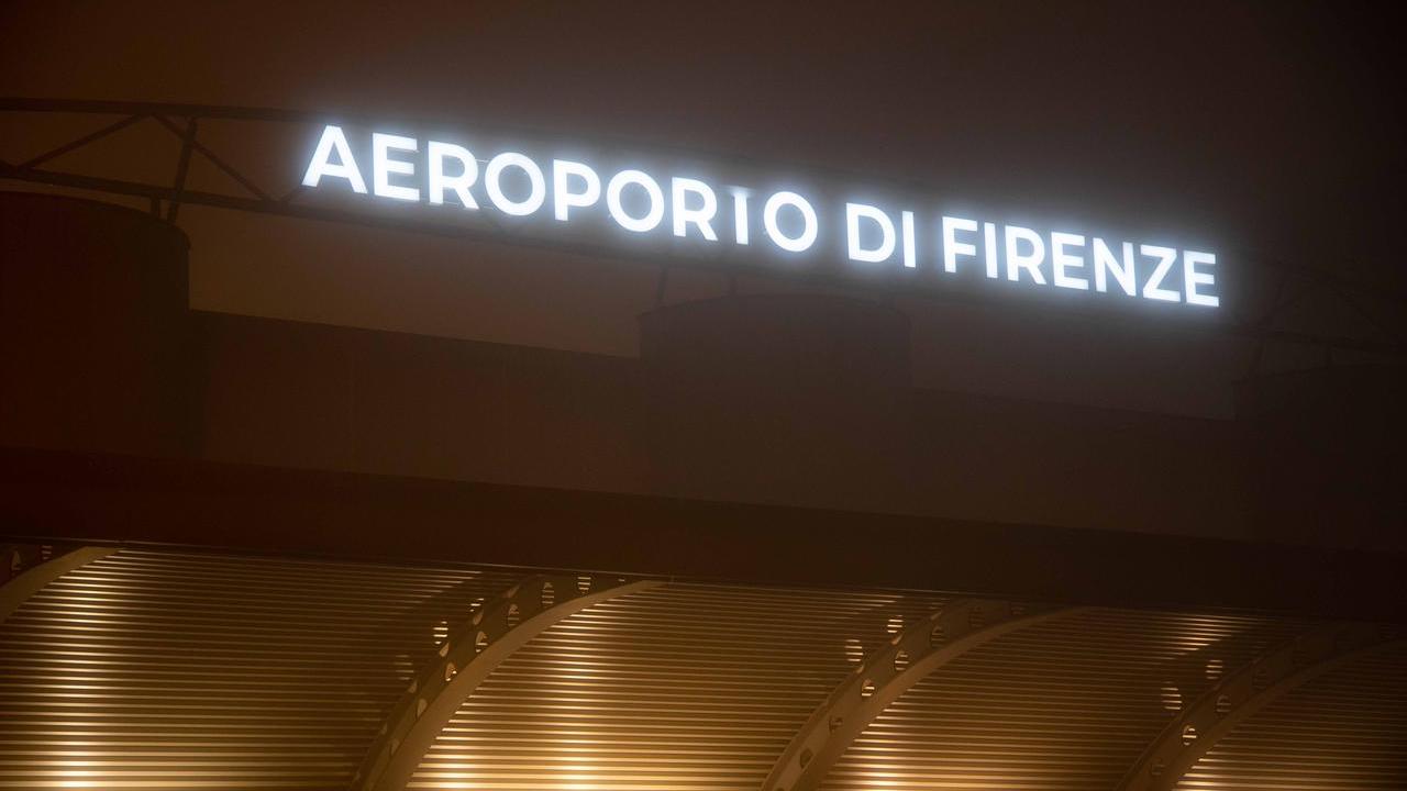 Nebbia allo scalo fiorentino di Peretola