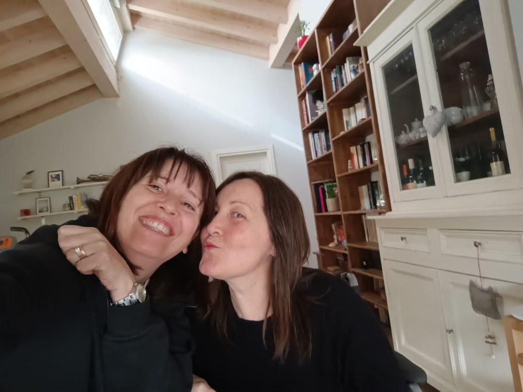 
	La sindaca (a sinistra) e Stefania Falchi nel post condiviso dalla&nbsp;stessa prima cittadina

