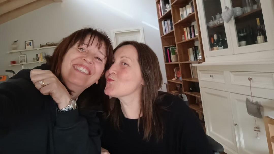 La sindaca (a sinistra) e Stefania Falchi nel post condiviso dalla stessa prima cittadina