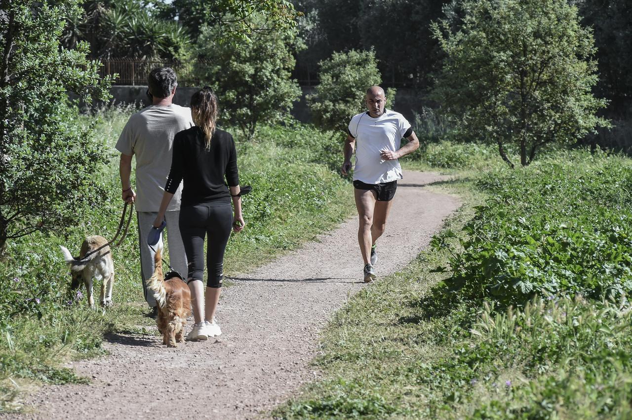 Natale e i chili di troppo, camminare per ripartire: contano i minuti e non i passi - Ecco i consigli