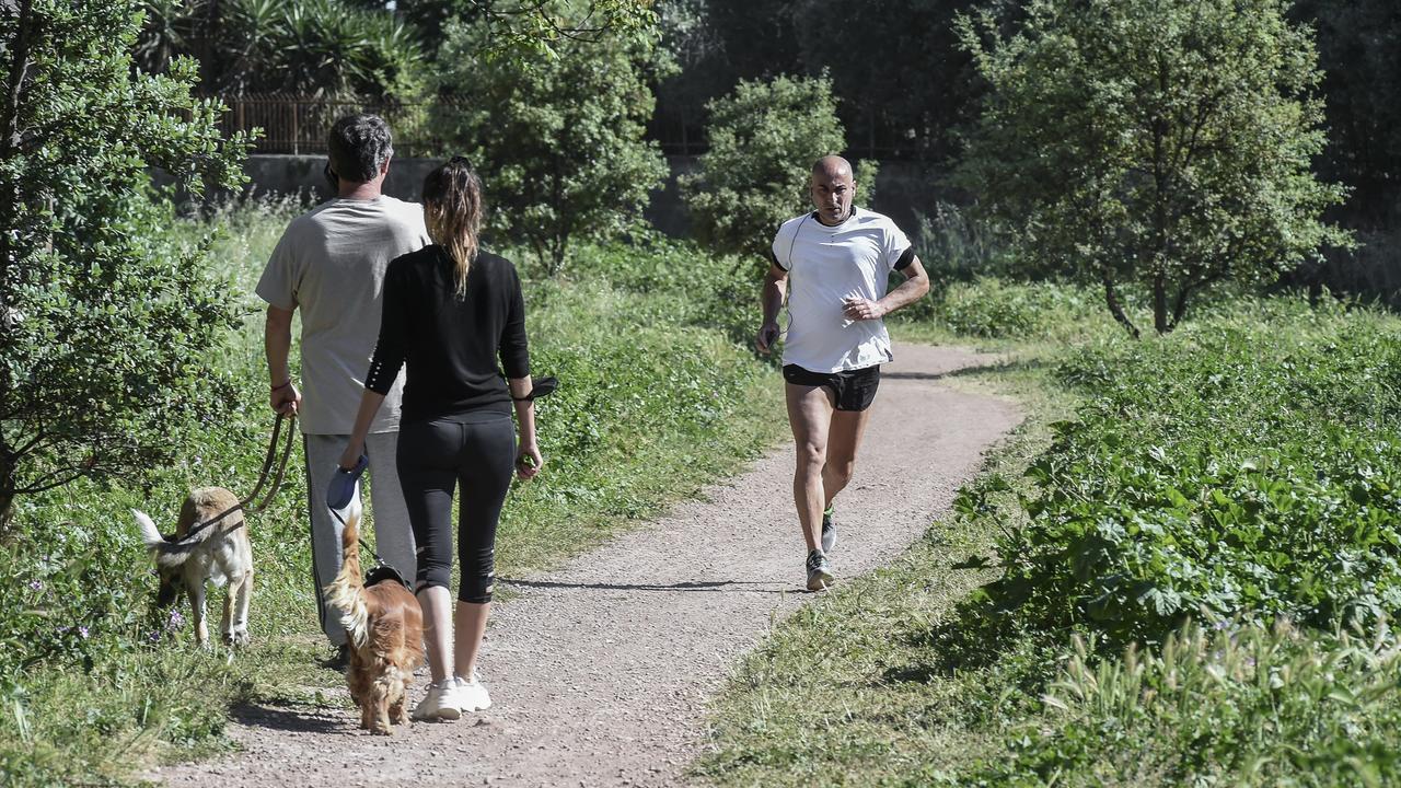Natale e i chili di troppo, camminare per ripartire: contano i minuti e non i passi - Ecco i consigli