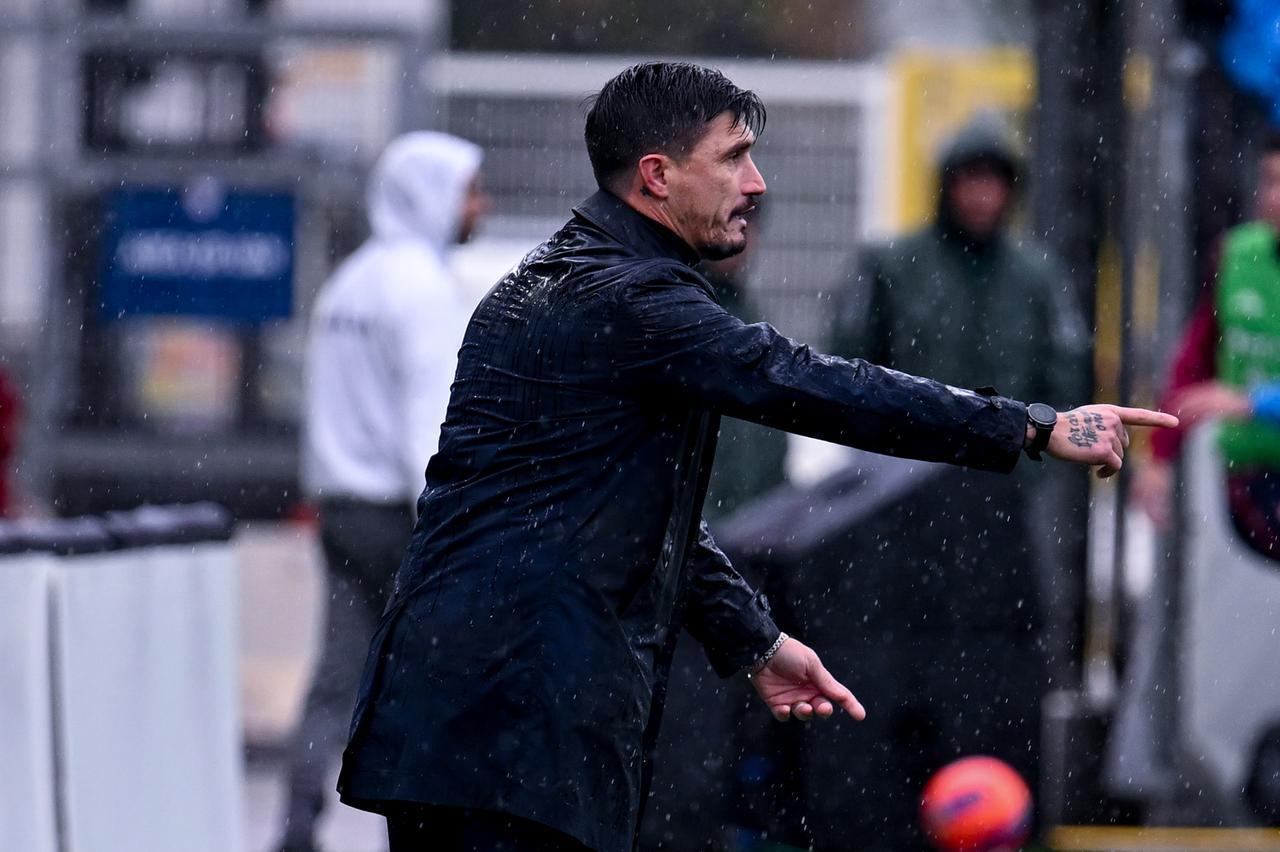 Cagliari emergenza in difesa: fuori anche Mina e Rodriguez