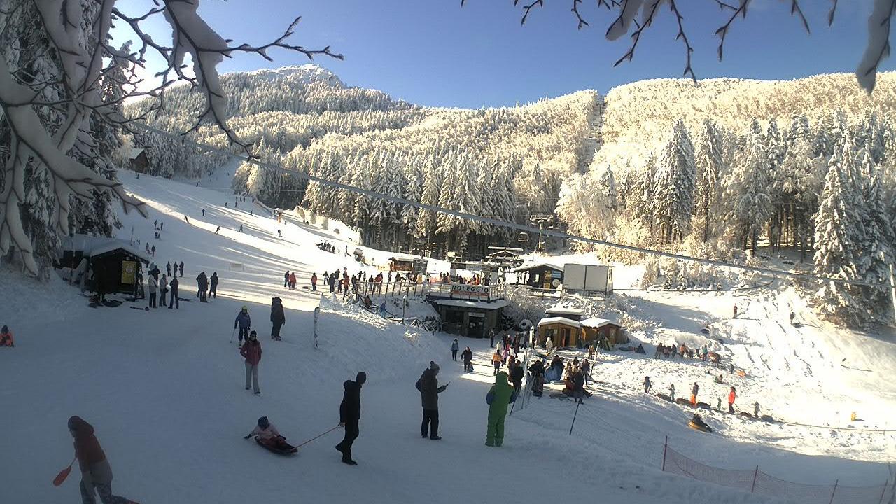 Neve fresca e sole, l’Appennino si prepara a fare il pieno: quali sono gli impianti aperti