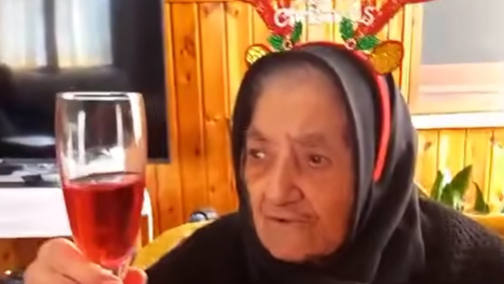 Tzia Angelina, 105 anni: «Buon Natale a tutti!» – video
