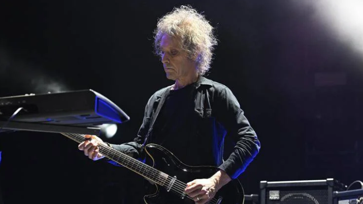 È morto Perry Bamonte, storico chitarrista dei “The Cure”