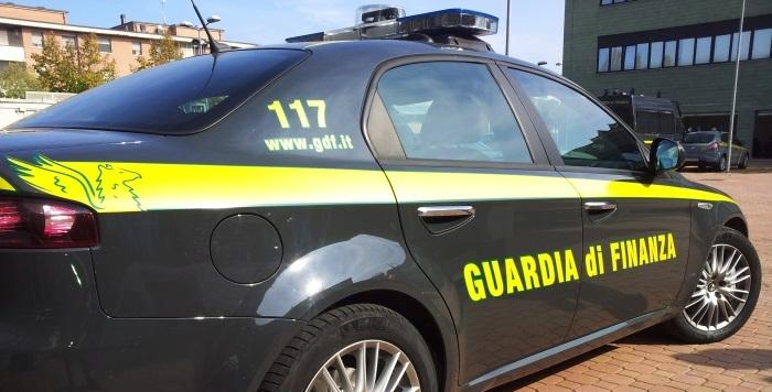 Il business dei modellini Ferrari falsi: importatore napoletano condannato