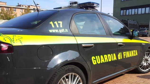 Il business dei modellini Ferrari falsi: importatore napoletano condannato