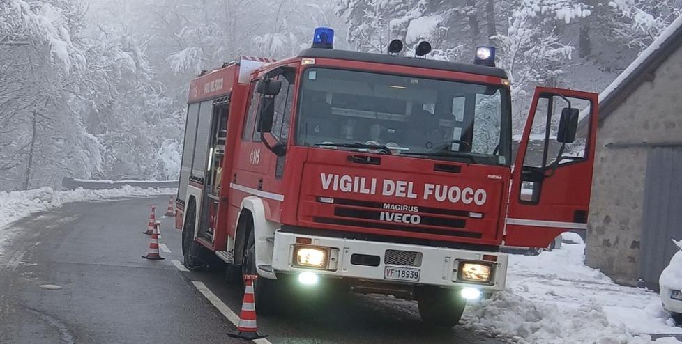 In casa manca la luce, coppia di anziani accende il generatore e rimane intossicata: salvi per miracolo