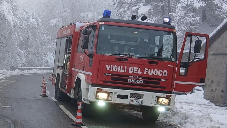 In casa manca la luce, coppia di anziani accende il generatore e rimane intossicata: salvi per miracolo