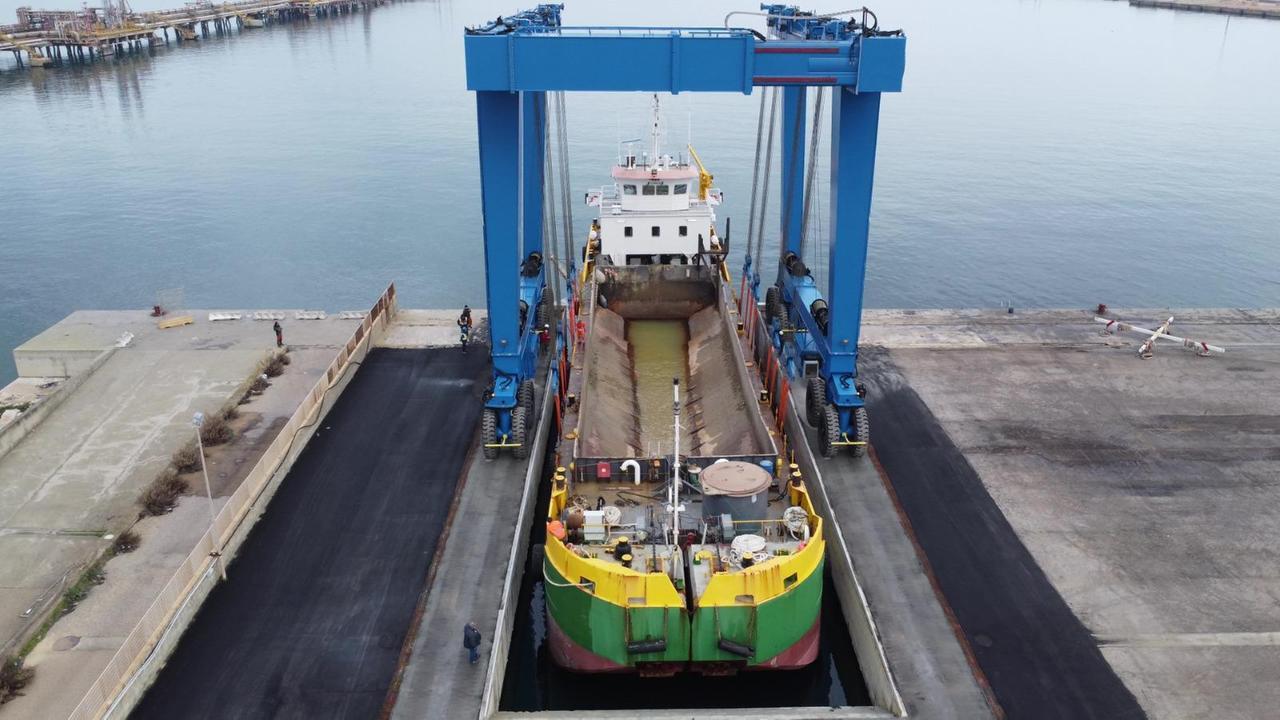 Porto Torres, il maxi travel lift è pronto al debutto: svolta per la cantieristica