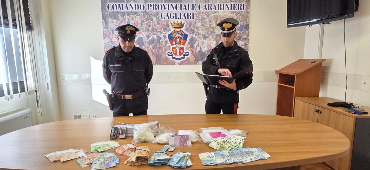 In casa oltre un chilo di droga, arrestate due persone