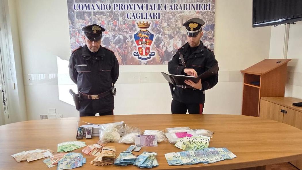 In casa oltre un chilo di droga, arrestate due persone