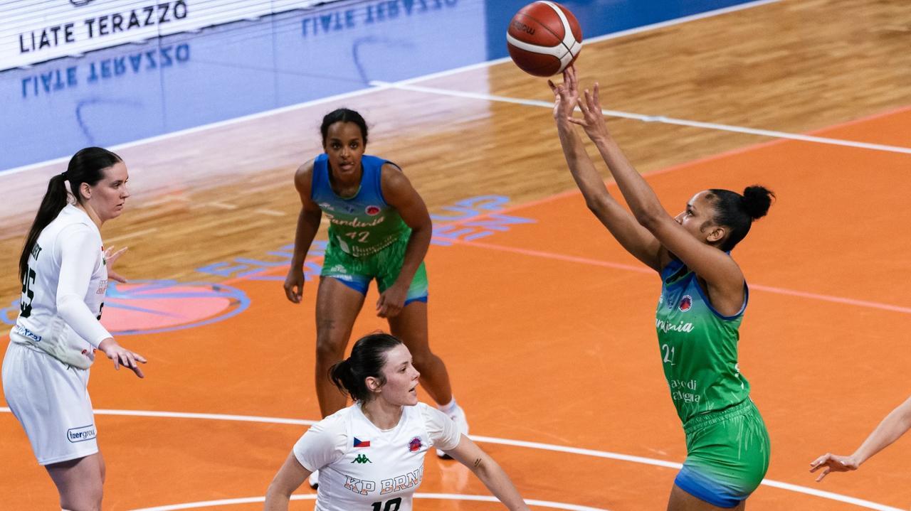 
	La guardia della Dinamo Women<strong> Temira Pointexter</strong> al tiro

