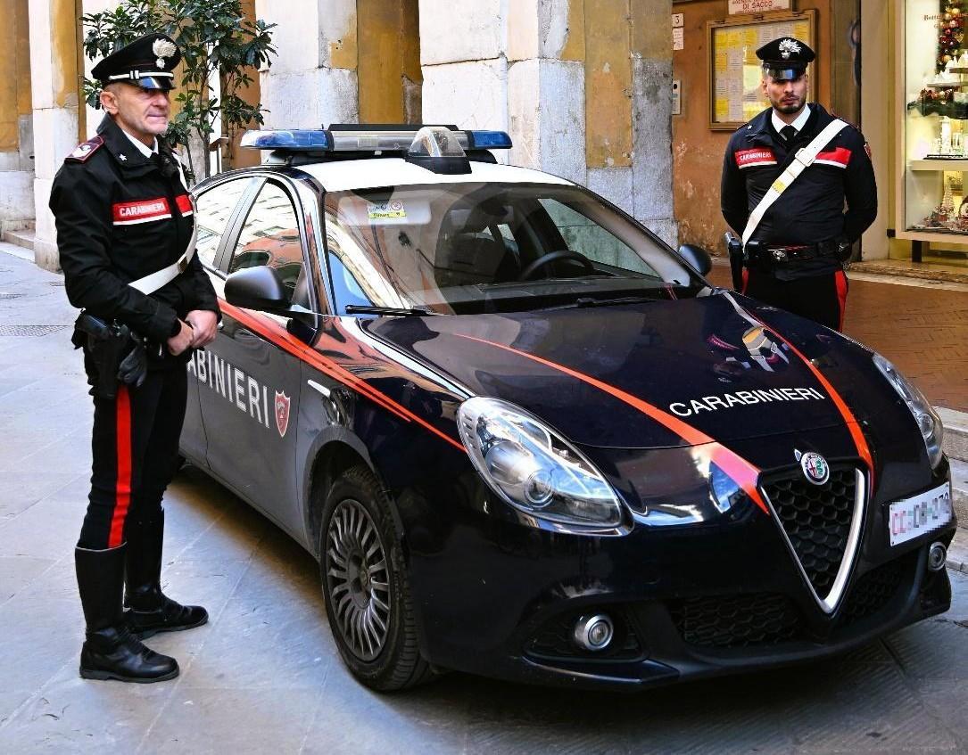 Pisa, guida sotto effetto di alcol e droga, porto abusivo di armi e violazione di Daspo urbano: 15 denunciati