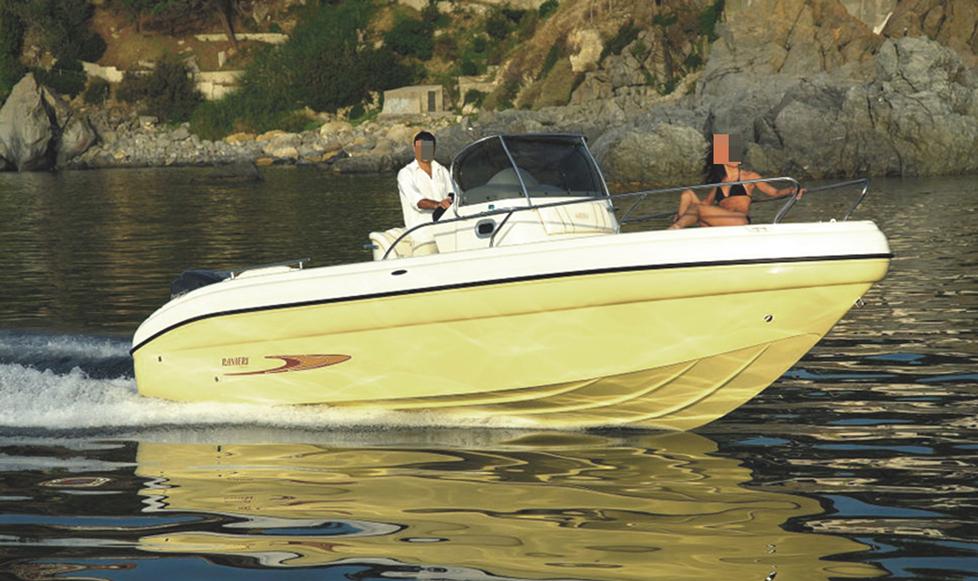 
	Un motoscafo &ldquo;Shadow 23&rdquo; (foto dal sito Ranieriboat.it)

