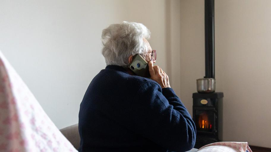 Una vittima di truffa (foto d'archivio)