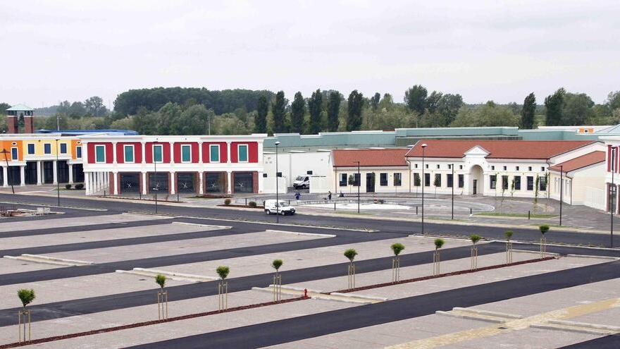 L’ex outlet di Occhiobello sarà demolito, i negozi diventano capannoni