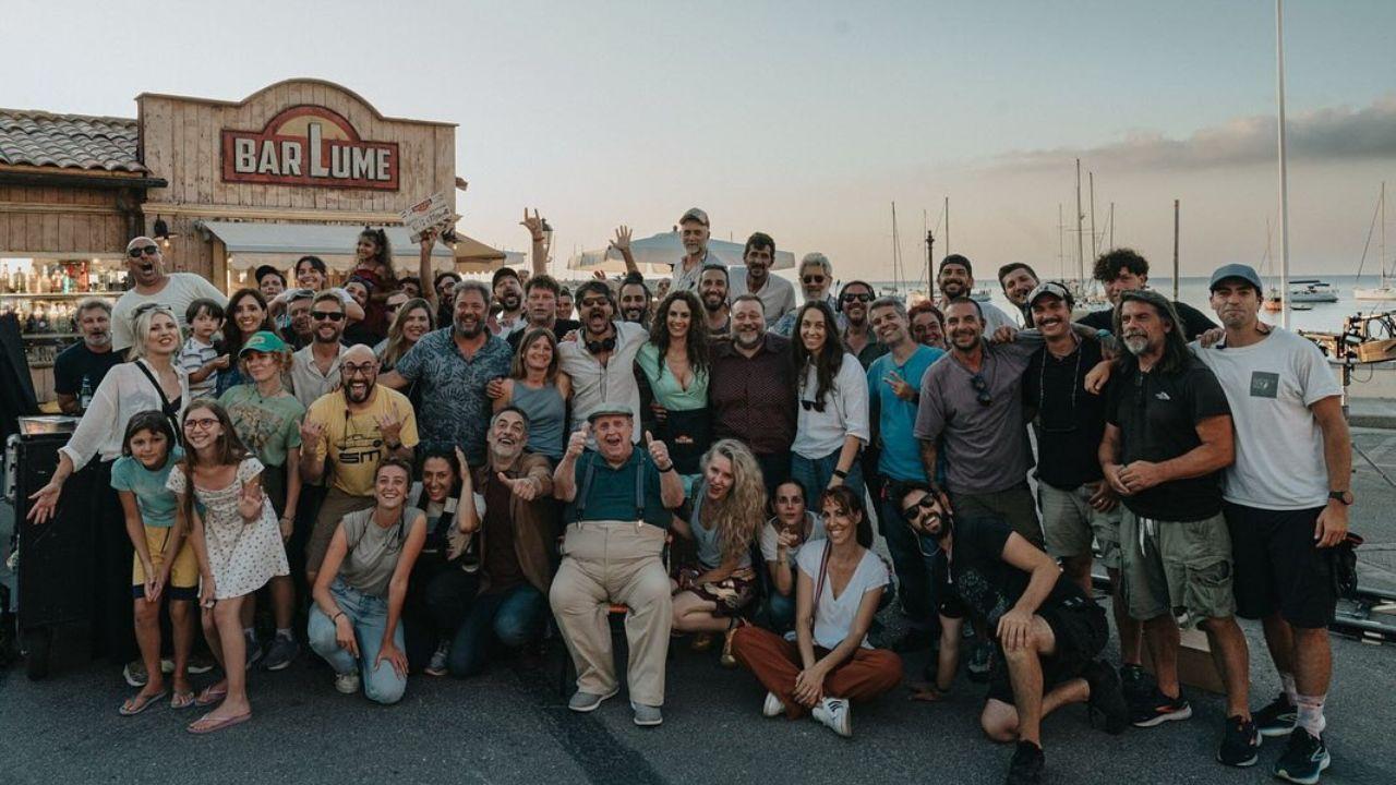 Il cast durante una foto di gruppo all'Elba