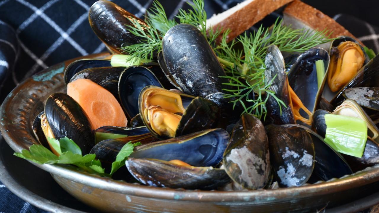 La famiglia avrebbe mangiato cozze e frutti di mare la sera del 24 (foto di repertorio)