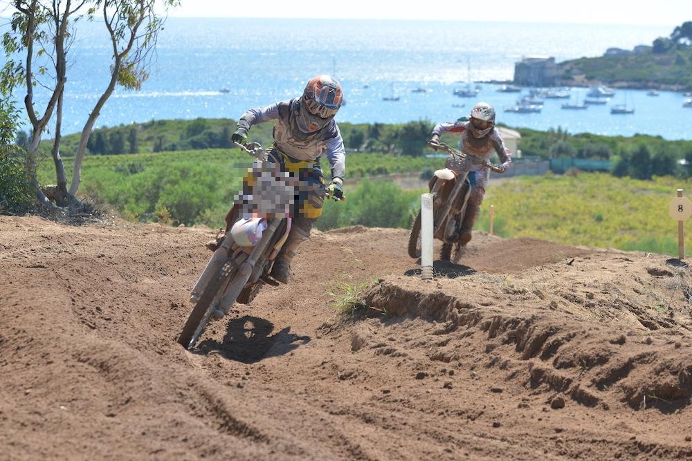 Schianto in pista ad Alghero, sedicenne gravemente ferita durante un allenamento di motocross