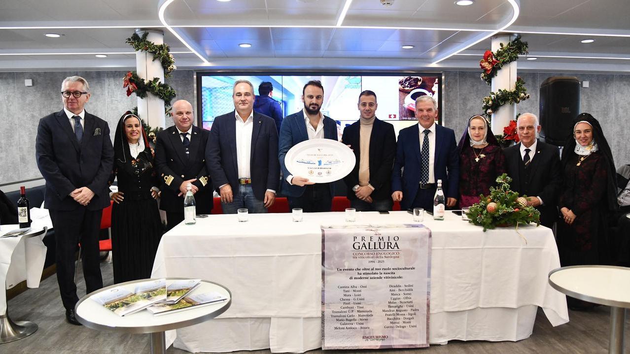 Il Premio Gallura brinda a bordo della Moby Fantasy