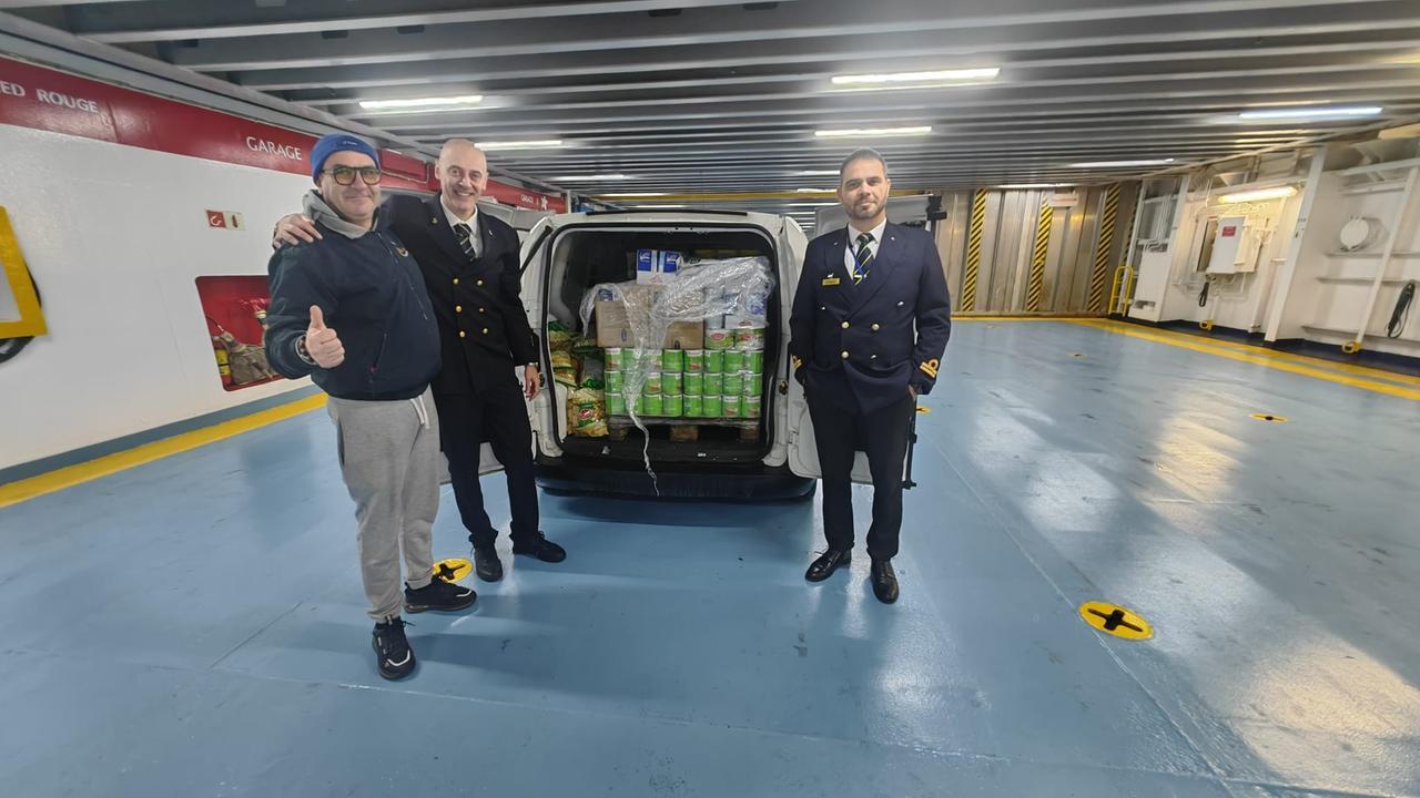 Il pacco di Natale donato alla Caritas di Olbia da Sardinia Corsica Ferries