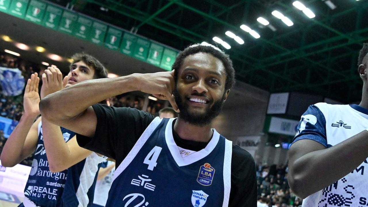 <strong>Desure Buie</strong>, protagonista del finale, festeggia la vittoria della Dinamo