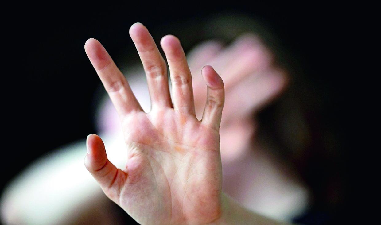 Prepotenti, possessivi e gelosi: allarme violenza fra gli studenti