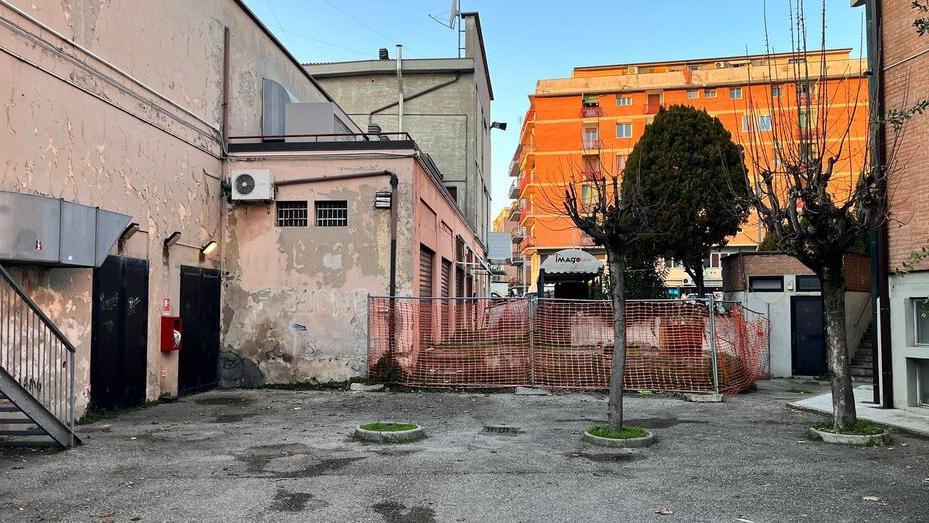 Parrocchia San Faustino, vandali e spaccio da mesi: «Non ne possiamo più»