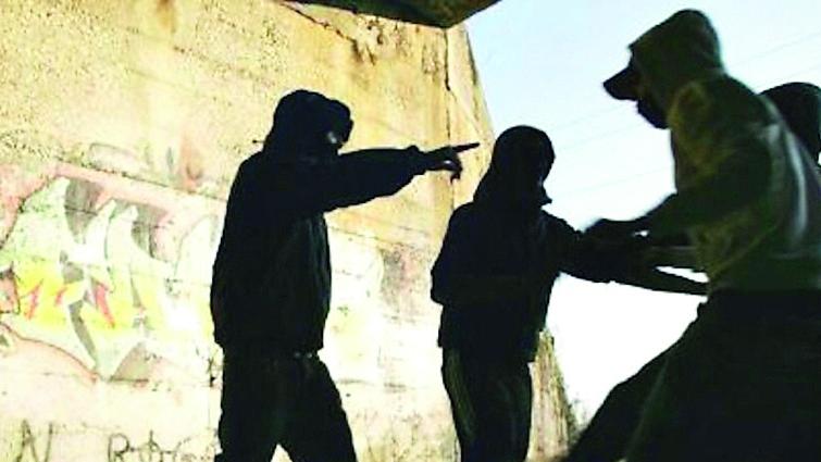 Paolo Mendico suicida a 16 anni, scuola sotto accusa: «Nessun protocollo antibullismo»