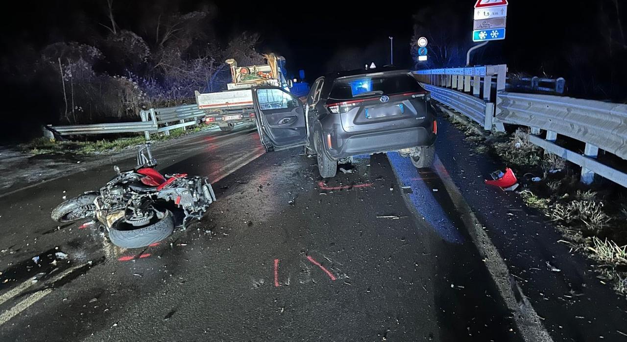 Schianto fuori dalla galleria di Strettara, morto un motociclista di 43 anni: chi è la vittima