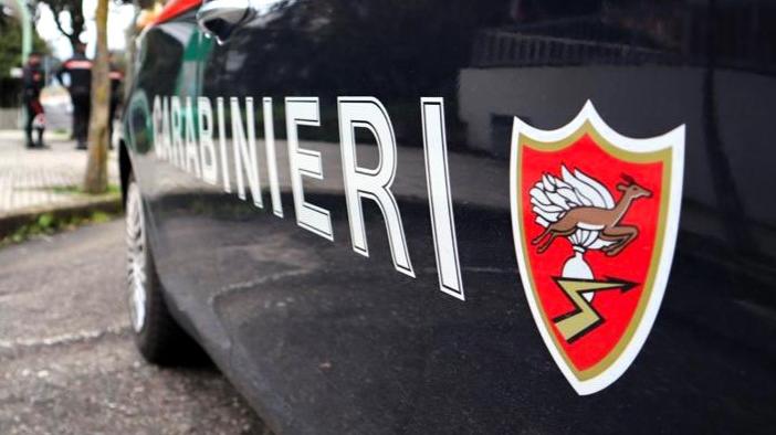 Armato di fucile semina il panico nelle vie del centro, arrestato