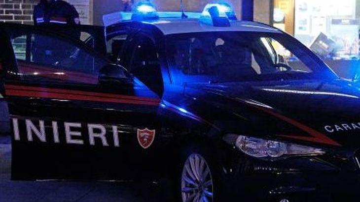 Una pattuglia dei carabinieri (foto d'archivio)