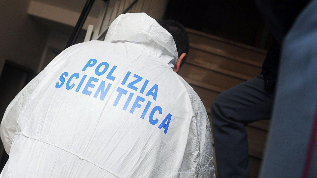 
	Sul posto la polizia scientifica

