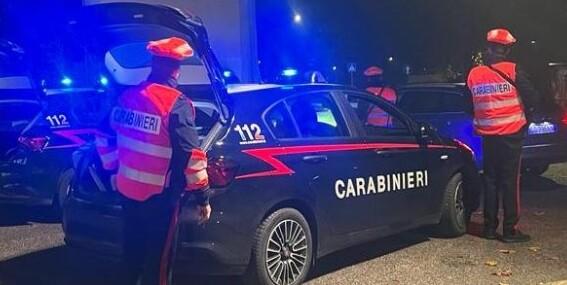 La aspetta fuori dal bar e la molesta: «È saltato addosso alla mia amica». Choc a Castelfranco Emilia