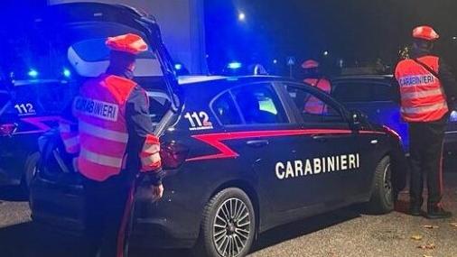 La aspetta fuori dal bar e la molesta: «È saltato addosso alla mia amica». Choc a Castelfranco Emilia
