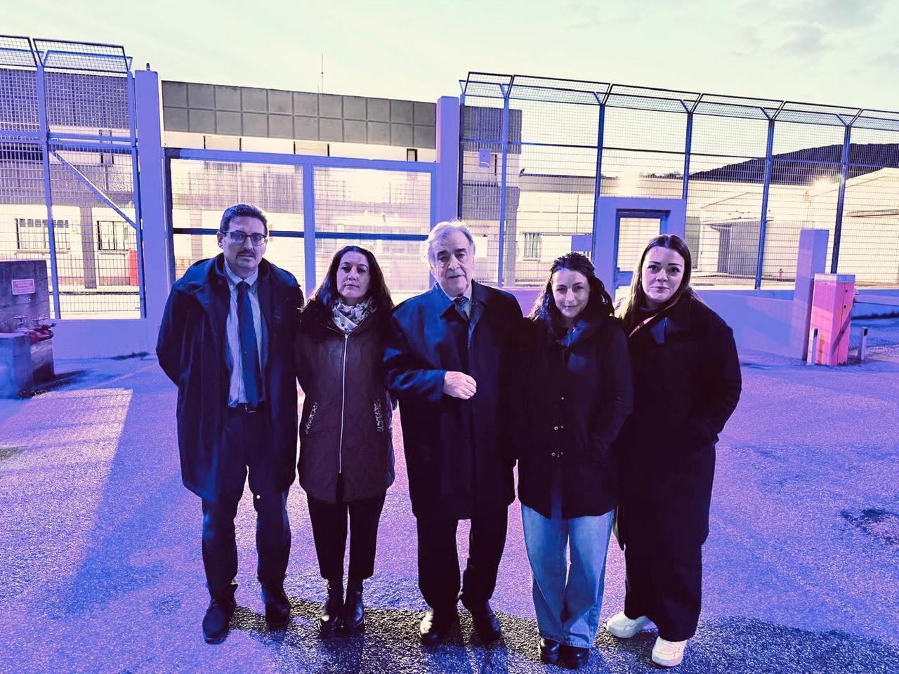 L’europarlamentare Orlando in visita al Cpr di Macomer: «Gravi condizioni di degrado»