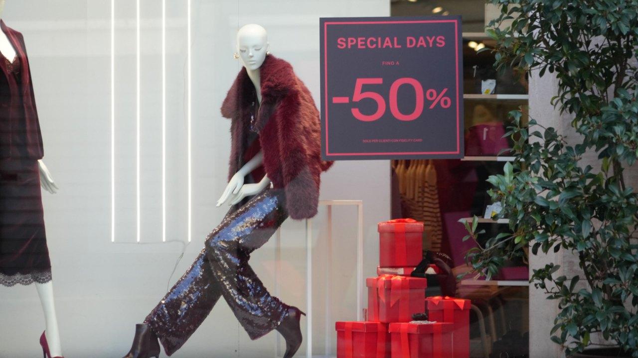 Una vetrina allestita (foto Stick)